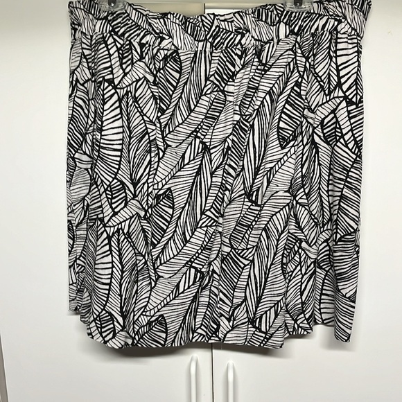 Loft Outlet Black & White Mini Short Skirt - Picture 4 of 7